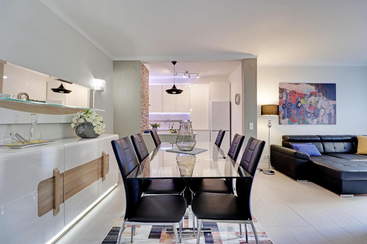 Design With Pool By Homing Apartment